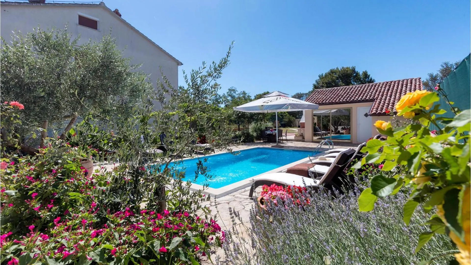 Lovely Apartment In Pula With Wifi